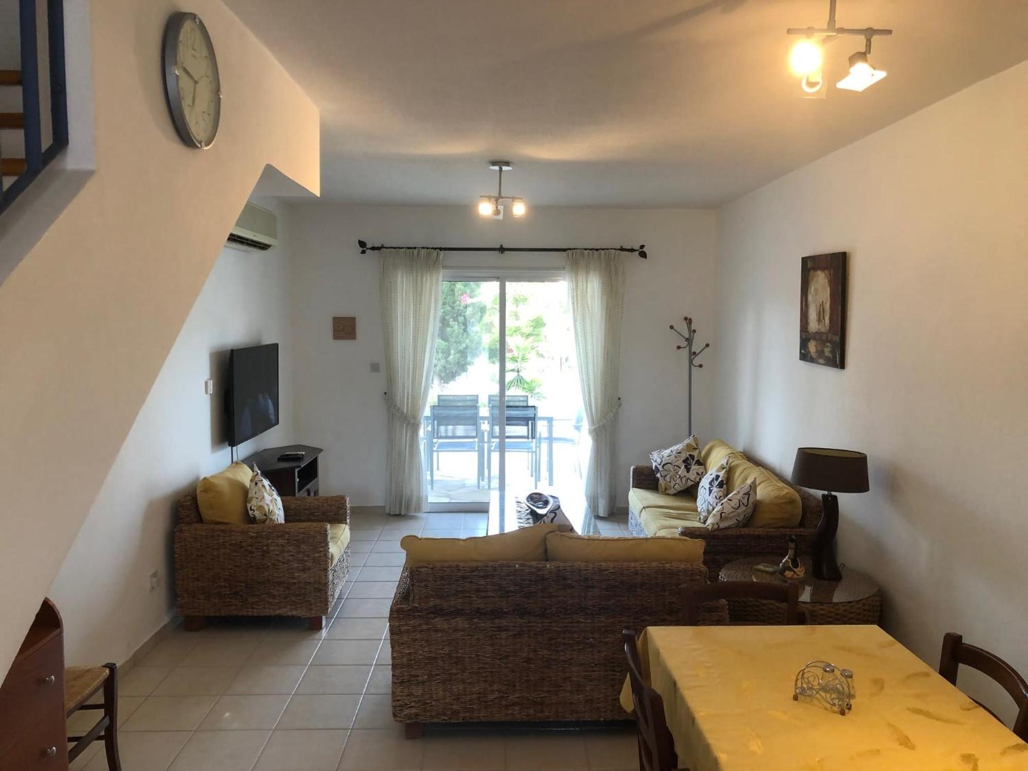 Regina Gardens - Spacious 3 Bed, 2 Bath Maisonette Pafos Dış mekan fotoğraf